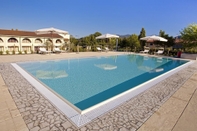 Swimming Pool Hotel Carignano