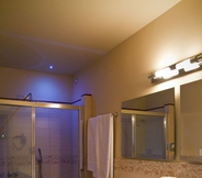 In-room Bathroom 6 Hotel Royal Victoria - by R Collection Hotels