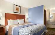 ห้องนอน 7 Days Inn by Wyndham Champaign/Urbana