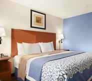 Bedroom 7 Days Inn by Wyndham Champaign/Urbana