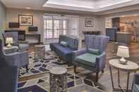 Lobby La Quinta Inn & Suites by Wyndham Atlanta South - Newnan