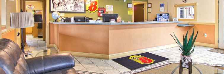 Lobby Super 8 by Wyndham Christiansburg