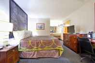 Bedroom Super 8 by Wyndham Christiansburg