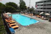 Swimming Pool Surfside Hotel and Suites