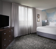 Bedroom 4 Courtyard by Marriott Miami Dadeland