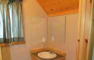 Toilet Kamar 2 Chancellor Peak Chalets