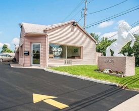 Exterior 4 Castle Inn & Suites