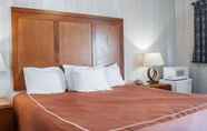ห้องนอน 7 Castle Inn & Suites