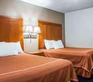 Kamar Tidur 5 Castle Inn & Suites