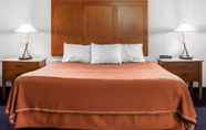 Bilik Tidur 6 Castle Inn & Suites