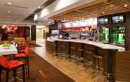 Bar, Cafe and Lounge 5 Courtyard by Marriott London