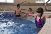 Hồ bơi Quality Suites Drummondville