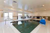 Swimming Pool Fairfield Inn & Suites by Marriott Winchester