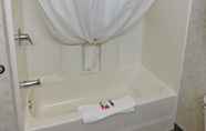 In-room Bathroom 3 Days Inn by Wyndham Fargo/Casselton