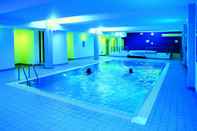 Kolam Renang Radisson Blu Hotel London Stansted Airport