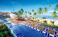 Kolam Renang 2 Decameron Isleño - All Inclusive