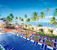 Kolam Renang 2 Decameron Isleño - All Inclusive