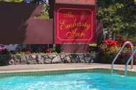 Swimming Pool Embassy Inn