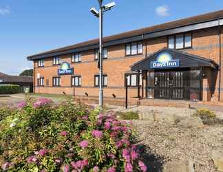 Exterior 2 Days Inn by Wyndham Warwick South M40