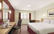 Bedroom 7 Days Inn by Wyndham Warwick South M40