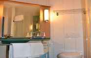 In-room Bathroom 6 ibis Fribourg