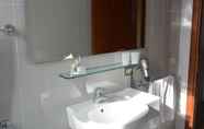 In-room Bathroom 5 Hotel Gran Duca Di York