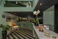 Bar, Kafe, dan Lounge Hotel Rex