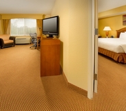 Bedroom 6 Hilton Garden Inn Columbus