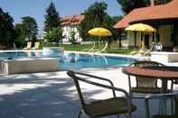 Swimming Pool Grof Degenfeld Castle Hotel