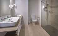 In-room Bathroom 3 4R Miramar Calafell