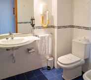 In-room Bathroom 3 Hotel do Mar