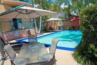 Swimming Pool Karana Palms Resort