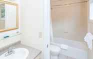 Toilet Kamar 7 Ocean Park Inn