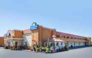 Bangunan 3 Days Inn & Suites by Wyndham Terre Haute