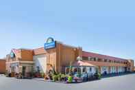 ภายนอกอาคาร Days Inn & Suites by Wyndham Terre Haute