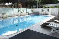 Kolam Renang Hotel Club House