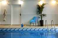 Swimming Pool Aparthotel Adagio Access Paris Vanves Porte de Versailles