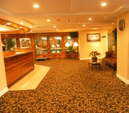 Lobi 3 Ambassador Inn & Suites