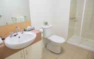 Toilet Kamar 4 Metro Advance Apartments & Hotel, Darwin