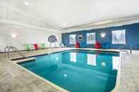 Swimming Pool Comfort Suites at Par 4 Resort
