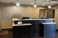 Lobi Comfort Inn & Suites Logan Near University