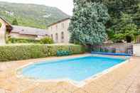 Swimming Pool Chateau des Comtes de Challes