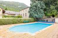 Swimming Pool Chateau des Comtes de Challes