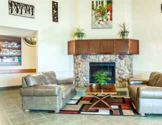 Lobby 2 Super 8 by Wyndham Amherst NS