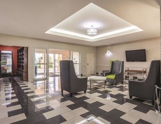 Lobby 2 La Quinta Inn & Suites by Wyndham Prattville