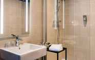 In-room Bathroom 6 Mercure Rochefort La Corderie Royale