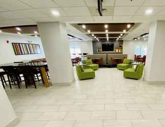 Lobi 2 Holiday Inn Express Hotel & Suites Chesapeake, an IHG Hotel