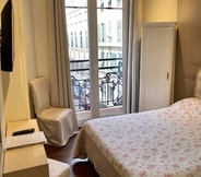 Bedroom 6 Hôtel Lépante