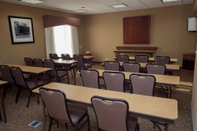 Functional Hall Hampton Inn Oneonta