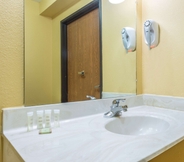 In-room Bathroom 7 Super 8 by Wyndham Troy IL/St. Louis Area